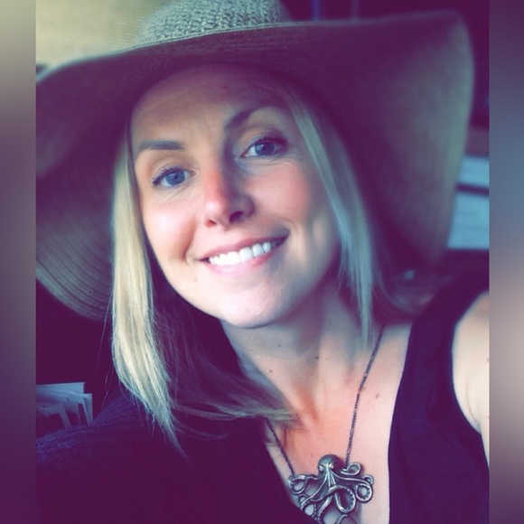 Meet your Posher, Alexandra - Picture 1 of 1